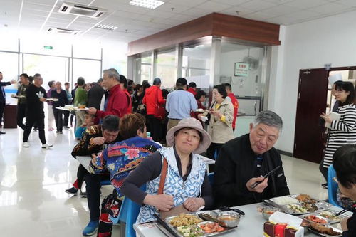 为方便干部职工,每天数百人到县政府食堂就餐,打造有温度的'政务中心',提升工作效率及员工满意度 为方便干部职工,每天数百人到县政府食堂就餐,打造有温度的'政务中心',提升工作效率及员工满意度